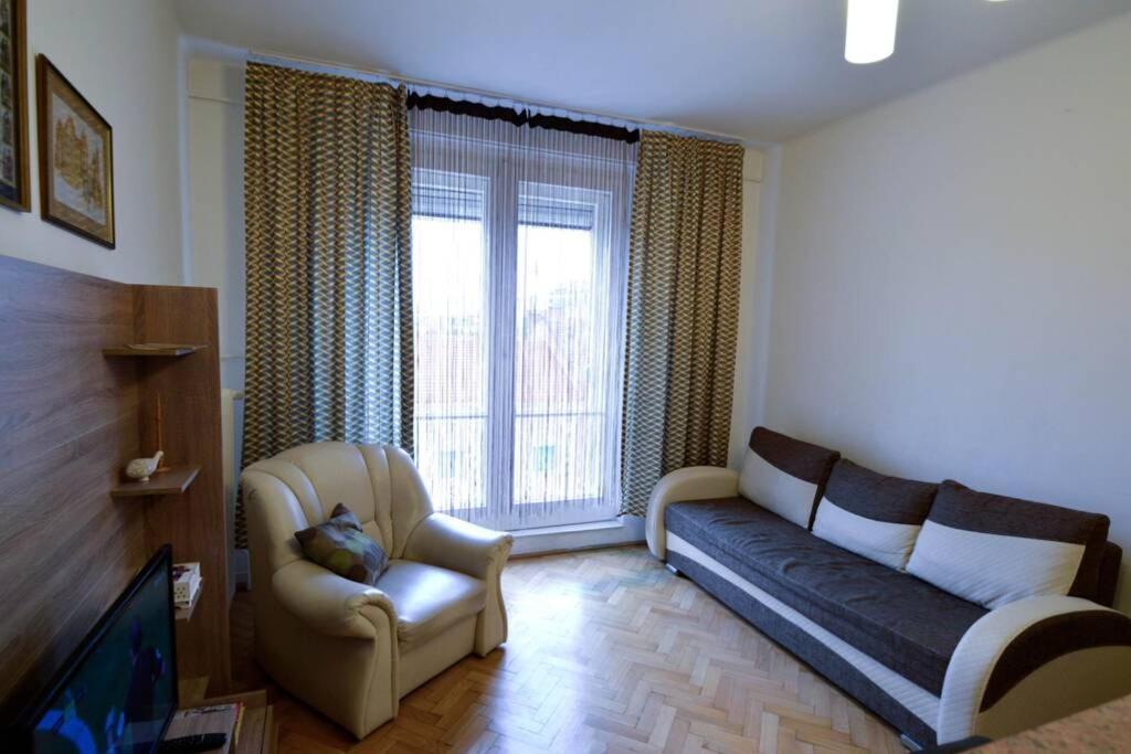 City Center Apartment Debrecen Esterno foto