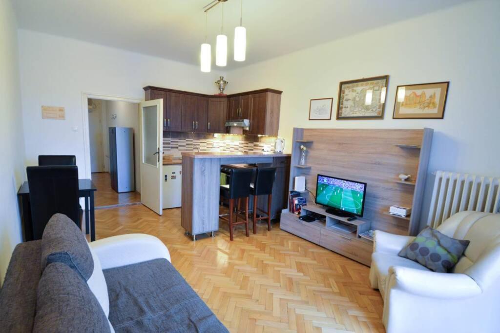 City Center Apartment Debrecen Esterno foto