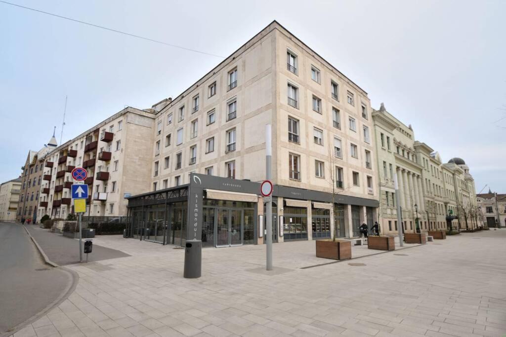 City Center Apartment Debrecen Esterno foto